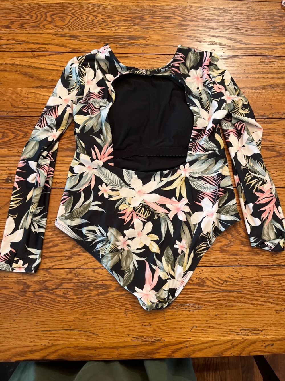 Large floral long sleeve swimsuit - Picture 2 of 3